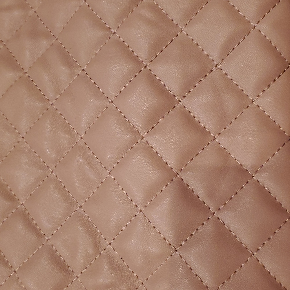 BEBE , Elegant Quilted Shoulder Bag - Picture 3 of 9